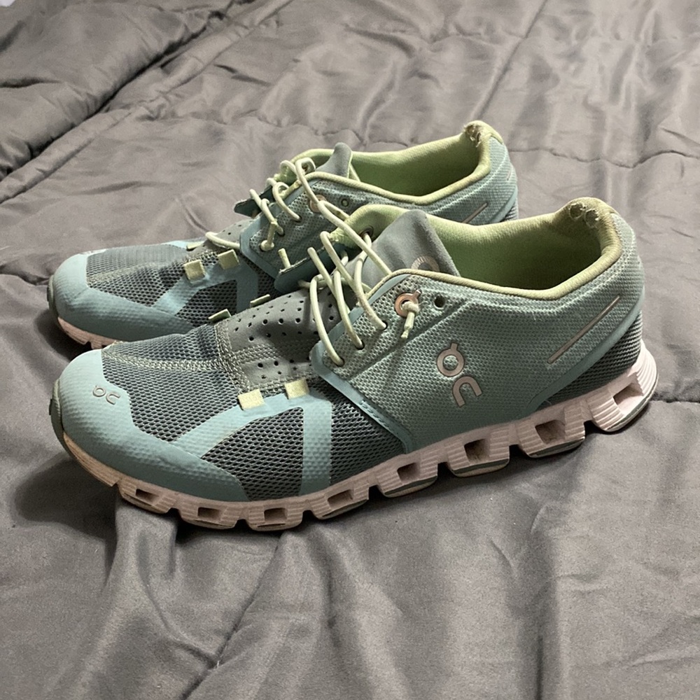 ON Women's Cloud 2.0 Spray